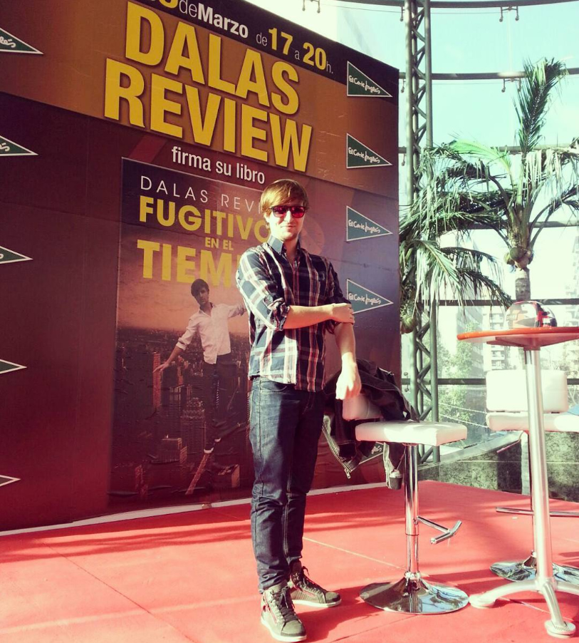 Dalas Review（Daniel José Santomé Lemus）出席 2016 年《Fugitivos en el tiempo》发布及签售活动